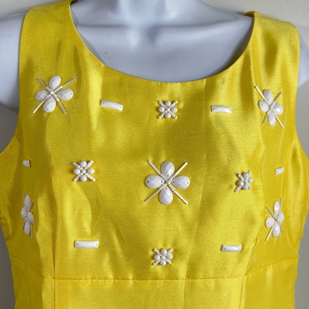 Kasper Yellow Satin‎ Sheath Dress Floral Applique Mod 60s Jackie O Size 6 Office - Picture 7 of 9